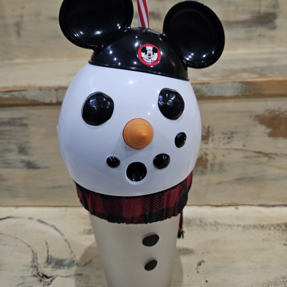 DISNEY PARKS EXCLUSIVE MICKEY LED LIGHT UP SNOWMAN SIPPER CUP w a spotlight